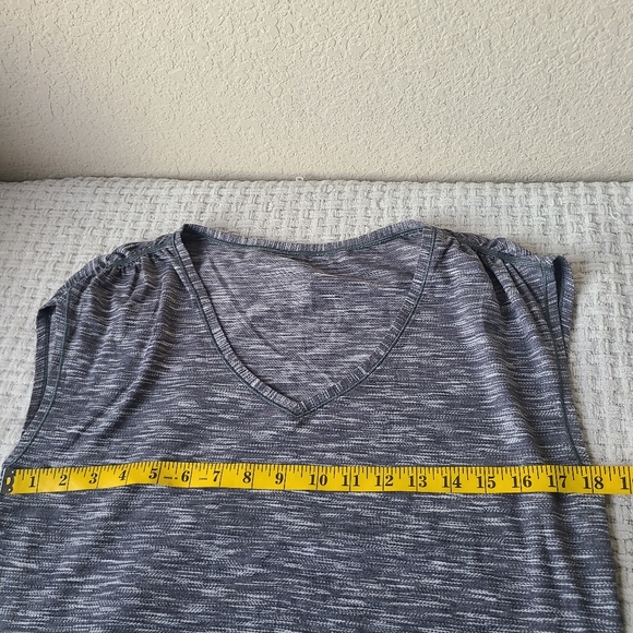 #19 Lululemon Athletica Gray Short Sleeve Top Women's Size 6 - Picture 3 of 5